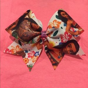 Jumbo Moana and Maui Bow